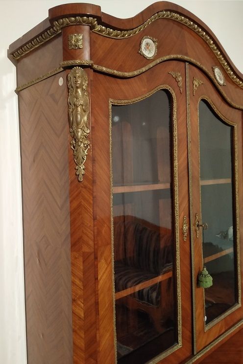 Antica splendida vetrina francese del 1800 con porcellana di Sevres