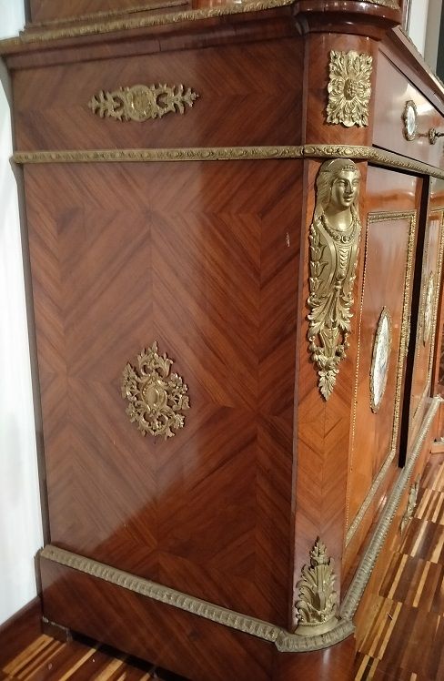Antica splendida vetrina francese del 1800 con porcellana di Sevres