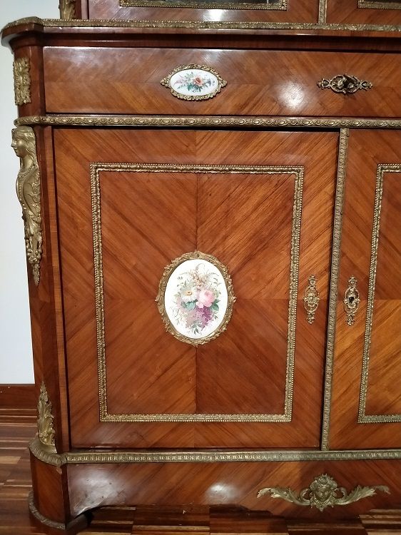 Antica splendida vetrina francese del 1800 con porcellana di Sevres