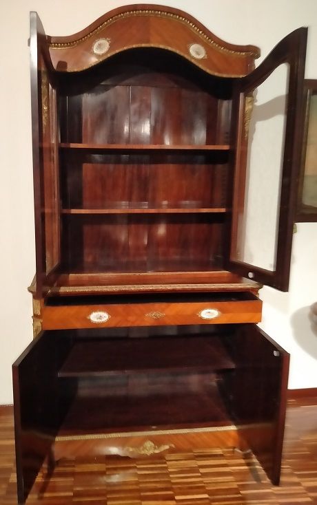 Antica splendida vetrina francese del 1800 con porcellana di Sevres