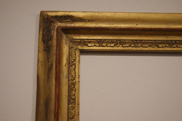 Cadre rectangulaire français antique de 1800 en bois sculpté doré