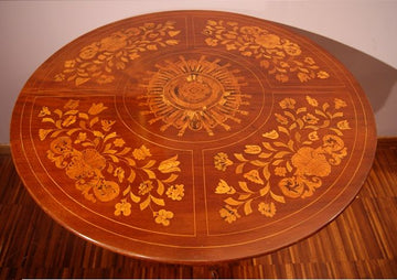 Petite Table à voile circulaire hollandaise antique de 1800 avec de riches incrustations