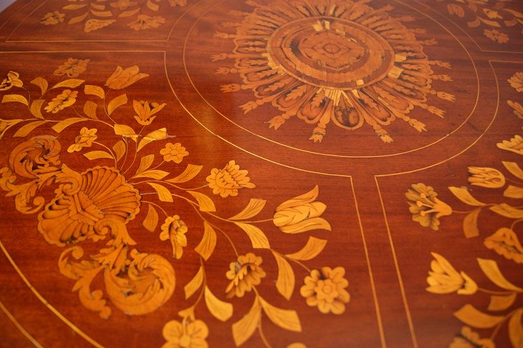 Antico tavolino olandese a vela circolare del 1800 con ricchi intarsi