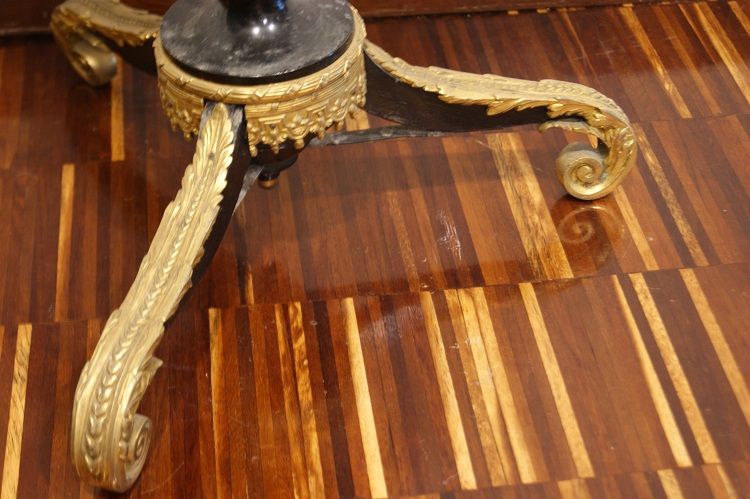 Antico tavolino francese del 1800 con intarsi in pietre dure 