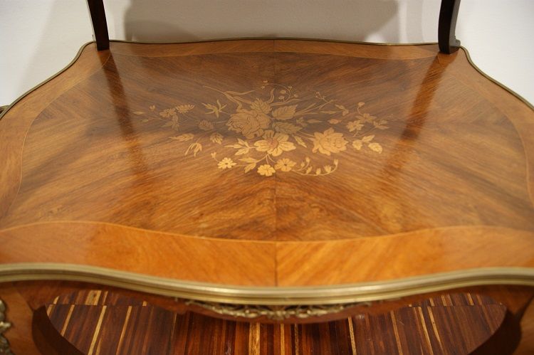 Antico tavolino francese stile Luigi XV 1800 a due piani con intarsi 