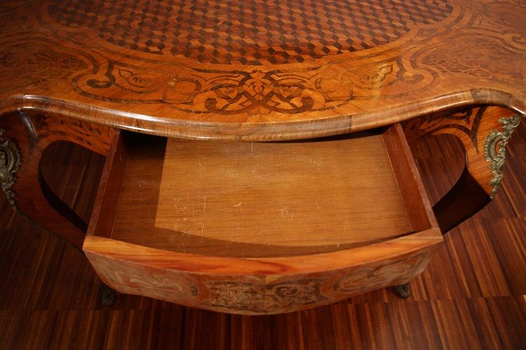 Antico tavolo francese da salotto stile Luigi XV del 1800 con intarsi