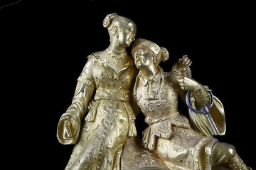 Orologio parigina in bronzo dorato raffigurante coppia orientale