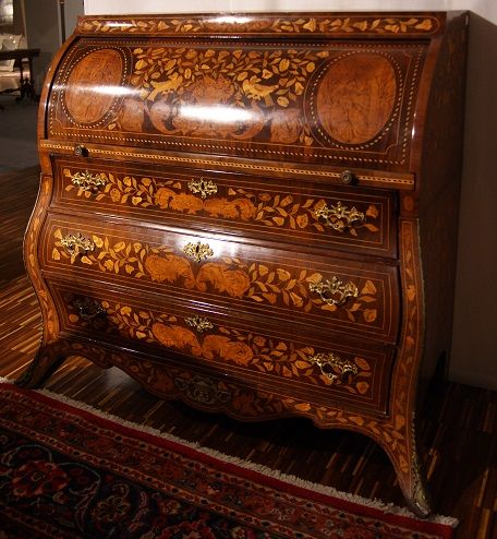 Antico comò a rullo olandese del 1700 intarsiato in mogano Luigi XV