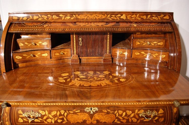Antico comò a rullo olandese del 1700 intarsiato in mogano Luigi XV