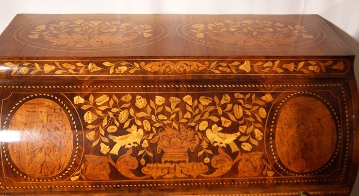 Antico comò a rullo olandese del 1700 intarsiato in mogano Luigi XV