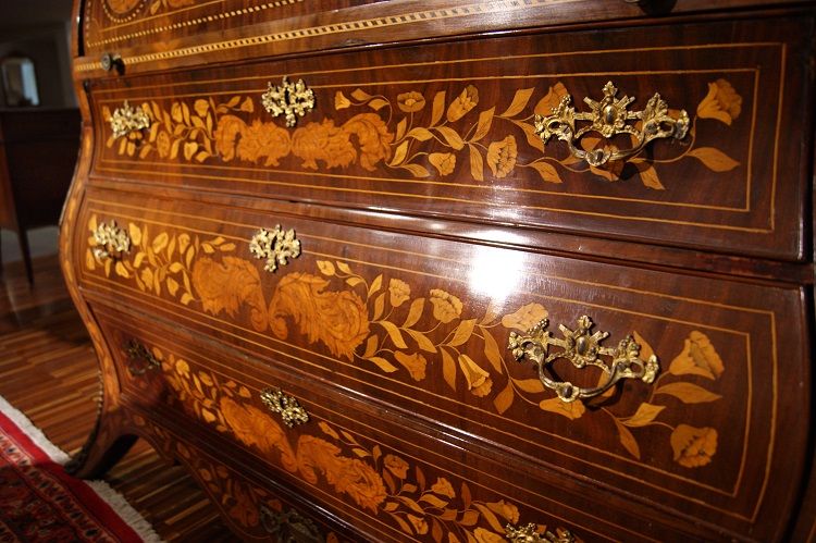 Antico comò a rullo olandese del 1700 intarsiato in mogano Luigi XV