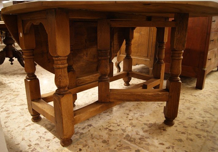 Antico tavolo francese del 1800 ovale massello di rovere con alette 