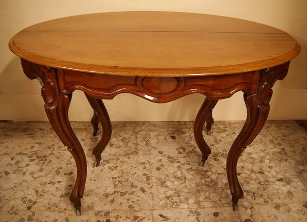 Antico tavolo ovale Biedermeier allungabile del 1800 in mogano 