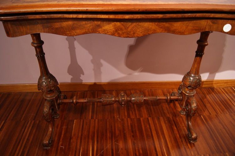 Antico tavolo da gioco del 1800 Irlandese in noce e radica di noce
