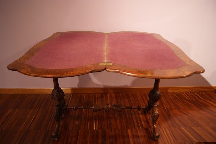 Antico tavolo da gioco del 1800 Irlandese in noce e radica di noce