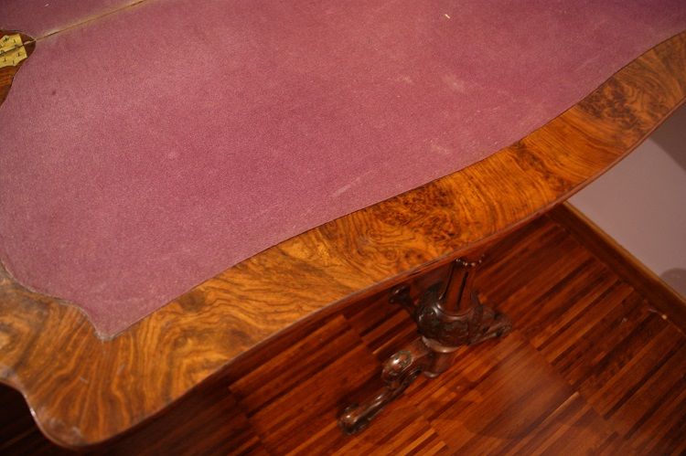 Antico tavolo da gioco del 1800 Irlandese in noce e radica di noce