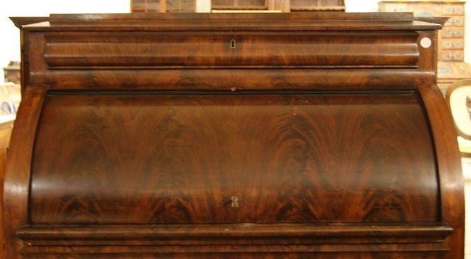 Antico comò a rullo stile Biedermeier del 1800 in piuma di mogano