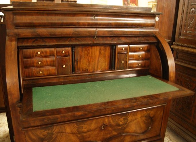 Antico comò a rullo stile Biedermeier del 1800 in piuma di mogano