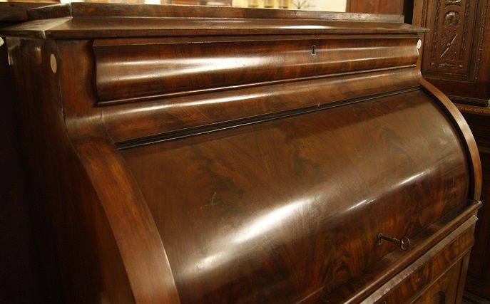 Antico comò a rullo stile Biedermeier del 1800 in piuma di mogano