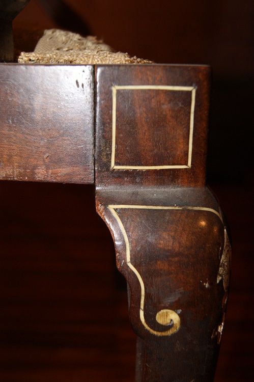 Antica poltrona da scrivania inglese del 1800 con intarsi in avorio