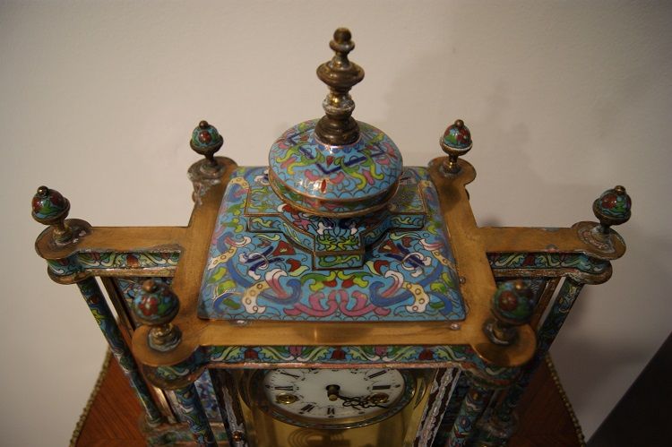 Antico orologio francese del 1900 decorato con la tecnica Cloisonné