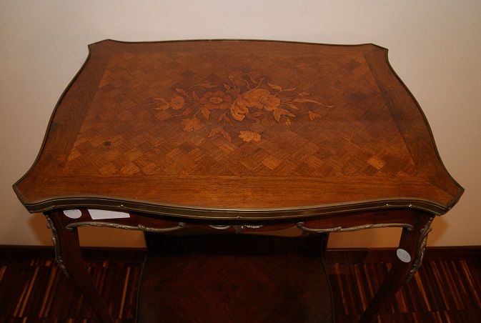 Antico tavolino francese del 1800 stile Luigi XV intarsiato con bronzi