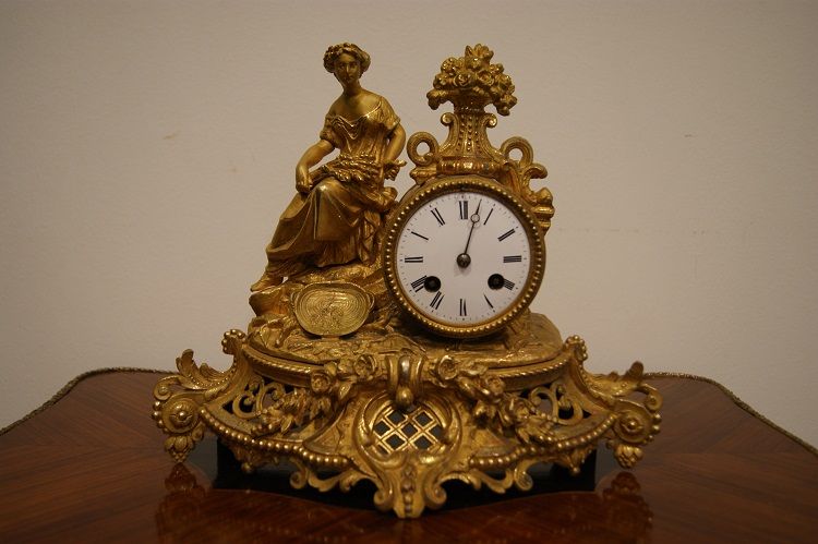 Orologio francese in metallo dorato