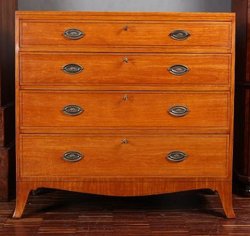 Mid-19th century English chest of drawer, Sheraton style, in satinwood