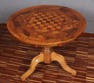 Antique Italian Rolo inlaid coffee table from the 1800s in walnut
