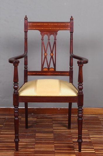 Fauteuil victorien anglais antique du 19ème siècle en acajou avec incrustations