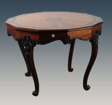 Table française ancienne des années 1800, marquetée et sculptée de style Charles X