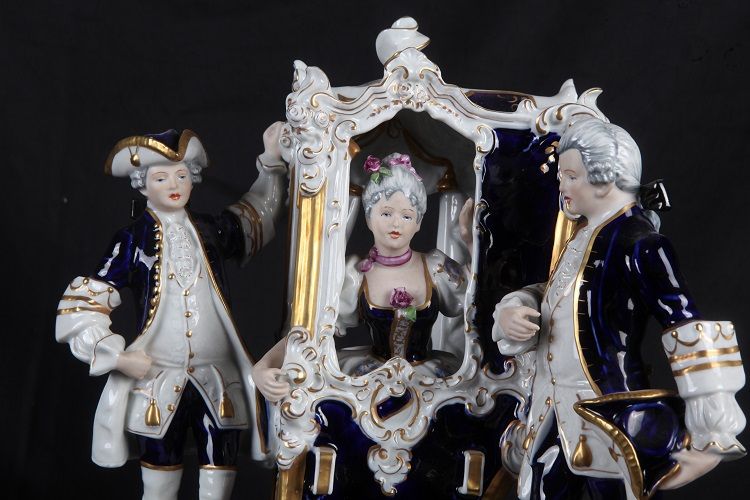 Antica statuetta Royal Dux del 1800 raffigurante personaggi 