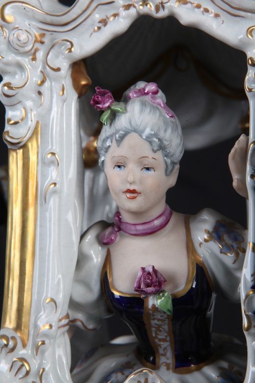 Antica statuetta Royal Dux del 1800 raffigurante personaggi 