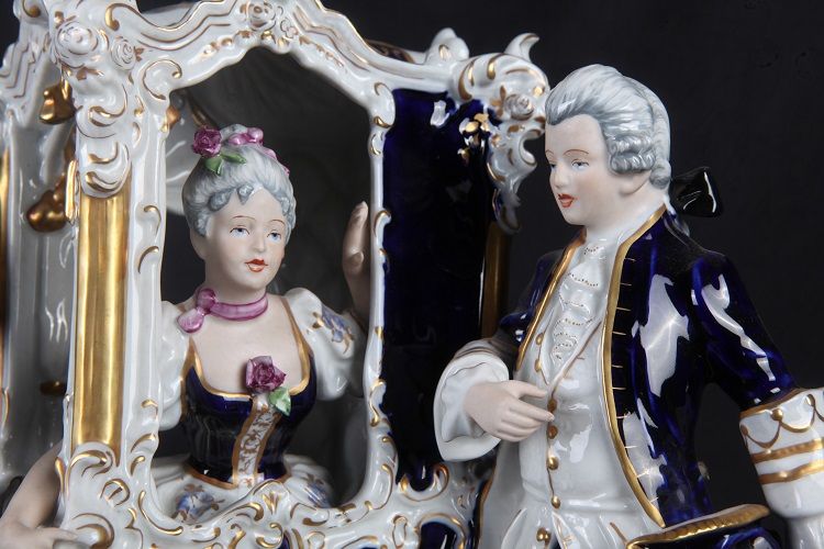 Antica statuetta Royal Dux del 1800 raffigurante personaggi 