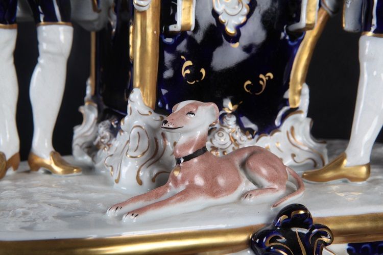 Antica statuetta Royal Dux del 1800 raffigurante personaggi 