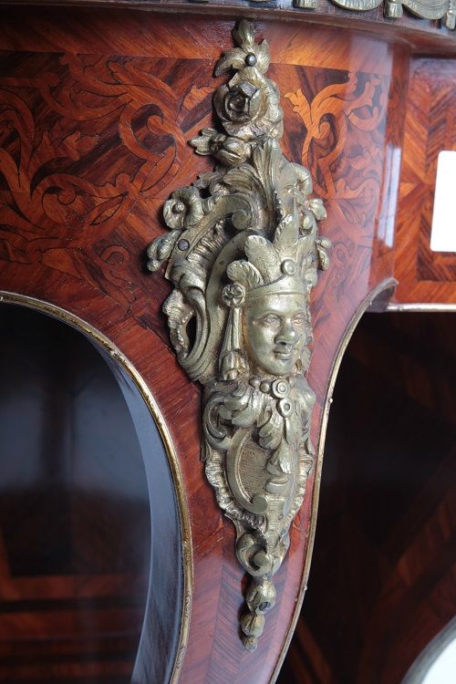 Antica Angoliera francese di inizio 1800 stile Luigi XV riccamente intarsiata con paesaggio bronzi e specchi