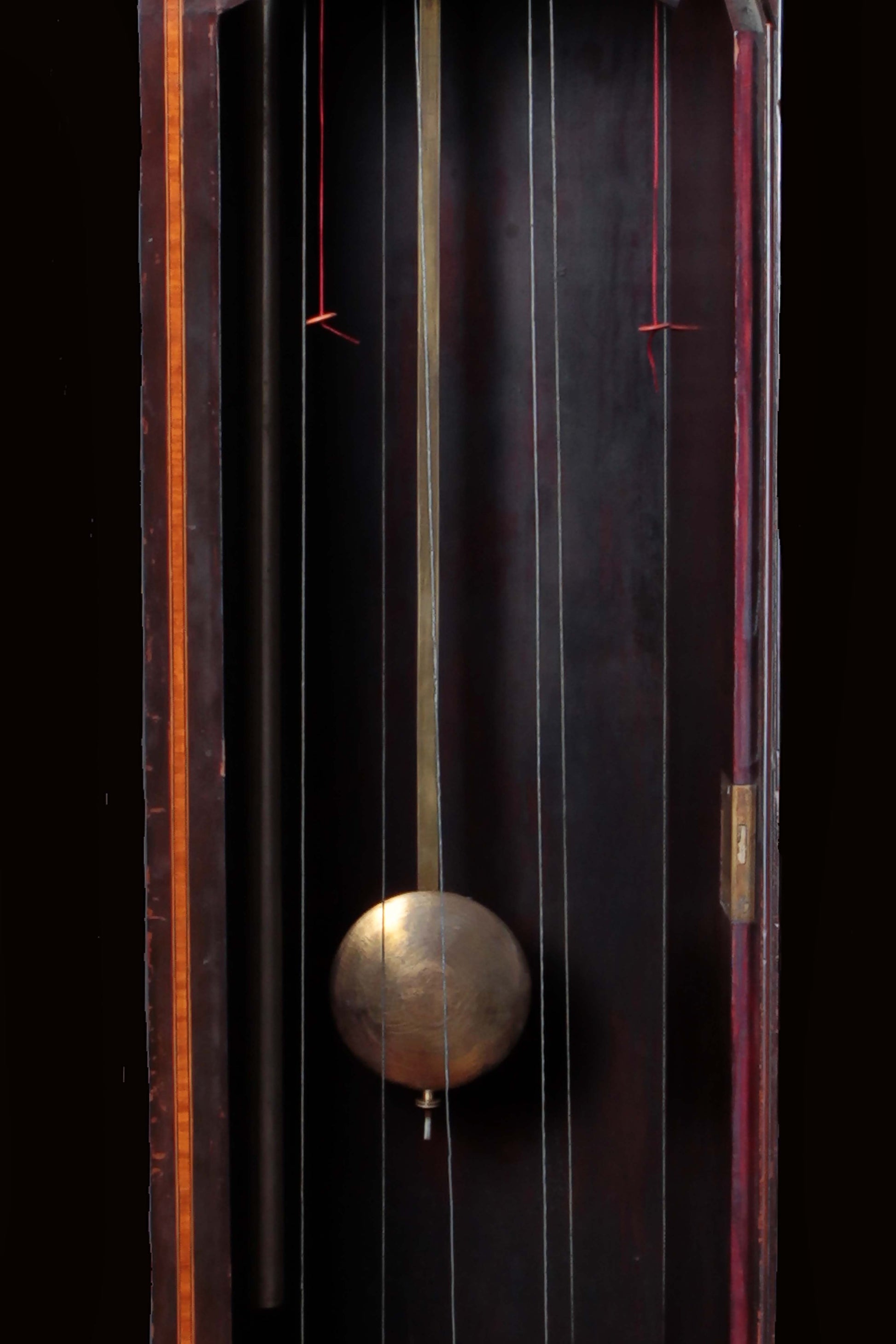 Antico orologio a colonna inglese in mogano intarsiato filettato 1800
