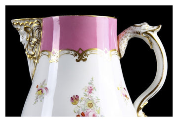 Graziosa brocca in porcellana manifattura Vecchia Parigi 1800 bianca e rosa con delicati decori a motivi floreali policromi