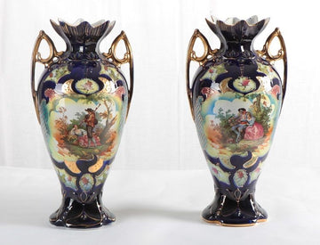 Paire de vases anglais antiques de 1900 en porcelaine bleue décorée