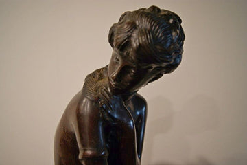 Sculpture ancienne en bronze français de 1900 représentant une dame