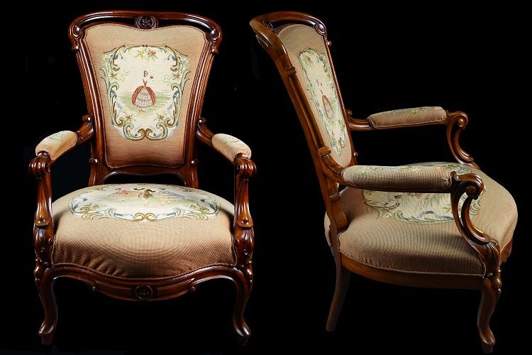 Antiche poltrone Luigi Filippo in mogano del 1800 con piccolo punto