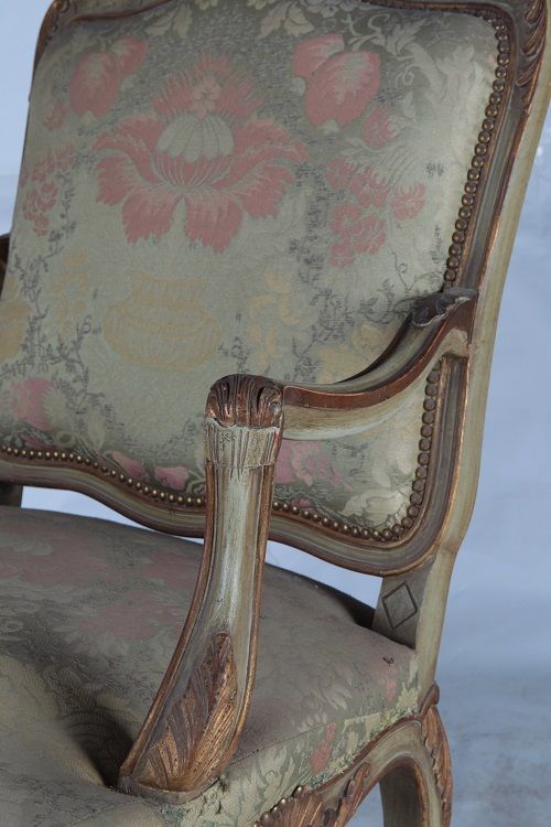 Poltrona italiana degli anni '50, stile Luigi XVI, in legno laccato