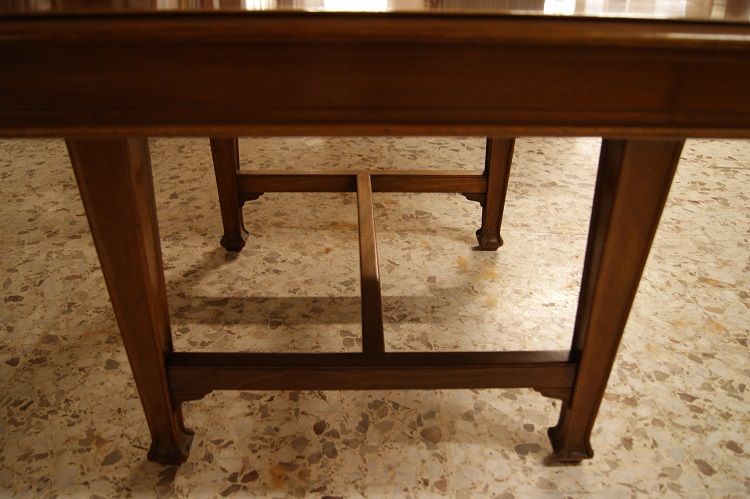 Antico tavolo stile decò allungabile italiano del 1900 in noce
