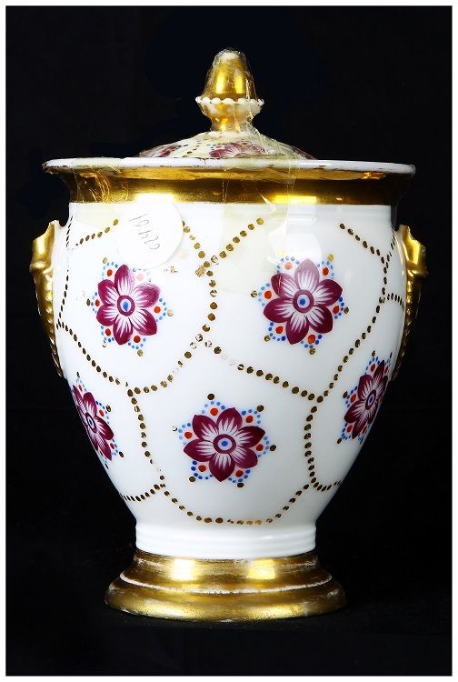 Vase en porcelaine française de 1800, fabrication du Vieux Paris