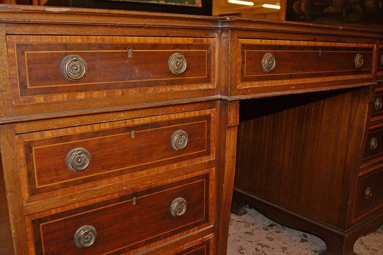 Antica scrivania inglese del 1800 stile vittoriano in mogano e intarsi