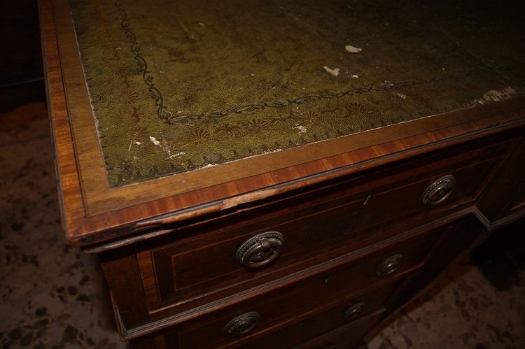 Antica scrivania inglese del 1800 stile vittoriano in mogano e intarsi