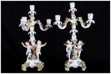 Paire de bougeoirs en porcelaine blanche, manufacture de Vienne - 1800