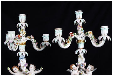 Paire de bougeoirs en porcelaine blanche, manufacture de Vienne - 1800
