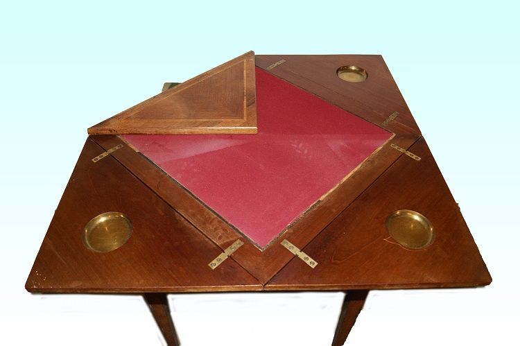 Antico tavolino da gioco Vittoriano del 1800 in mogano e intarsi