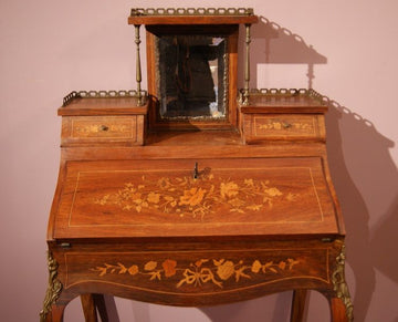 bureau a pente ancien de style Louis XV français du 19ème siècle avec incrustations et bronzes